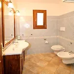 With Swimming Pool Just 5 Minutes From Budoni, With Air Conditoning And Private Outdoor Area מלון דירות 3*