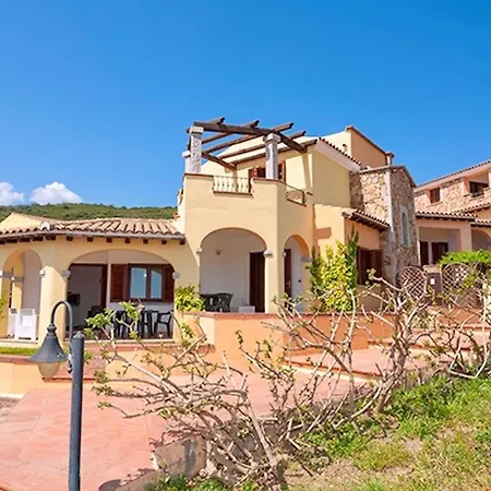 Aparthotel With Swimming Pool Just 5 Minutes From Budoni, With Air Conditoning And Private Outdoor Area 3*