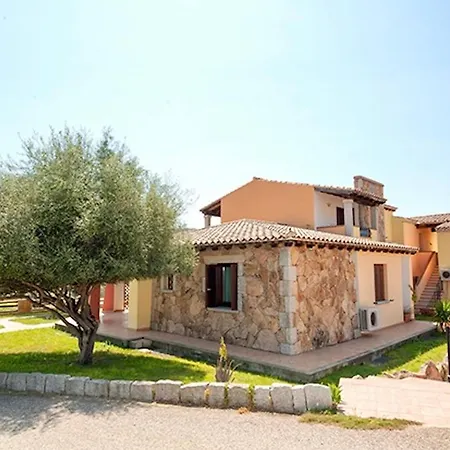 With Swimming Pool Just 5 Minutes From Budoni, With Air Conditoning And Private Outdoor Area Aparthotel