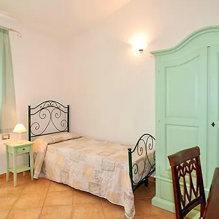 With Swimming Pool Just 5 Minutes From Budoni, With Air Conditoning And Private Outdoor Area Budoni