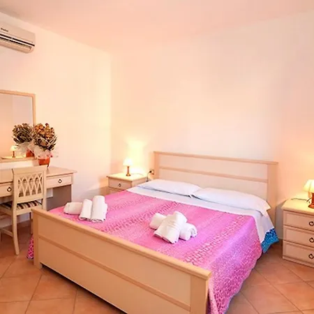 With Swimming Pool Just 5 Minutes From Budoni, With Air Conditoning And Private Outdoor Area Aparthotel 3*