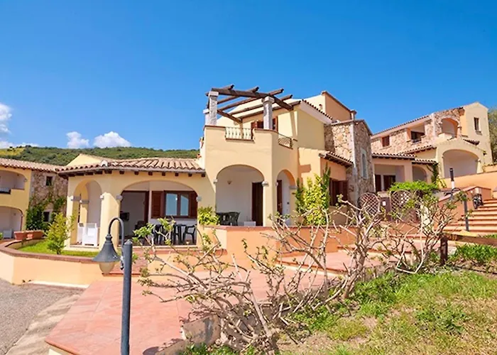 Hotel apartamentowy With Swimming Pool Just 5 Minutes From Budoni, With Air Conditoning And Private Outdoor Area 3*