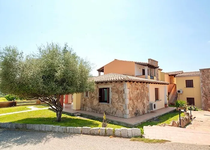 With Swimming Pool Just 5 Minutes From Budoni, With Air Conditoning And Private Outdoor Area Hotel apartamentowy