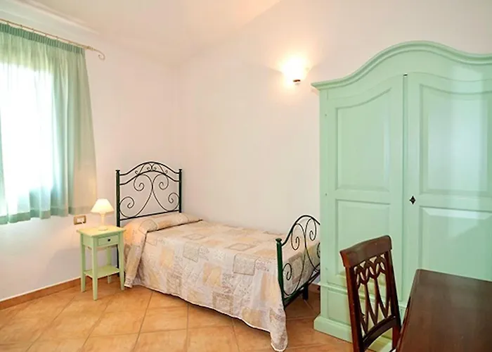 With Swimming Pool Just 5 Minutes From Budoni, With Air Conditoning And Private Outdoor Area Budoni